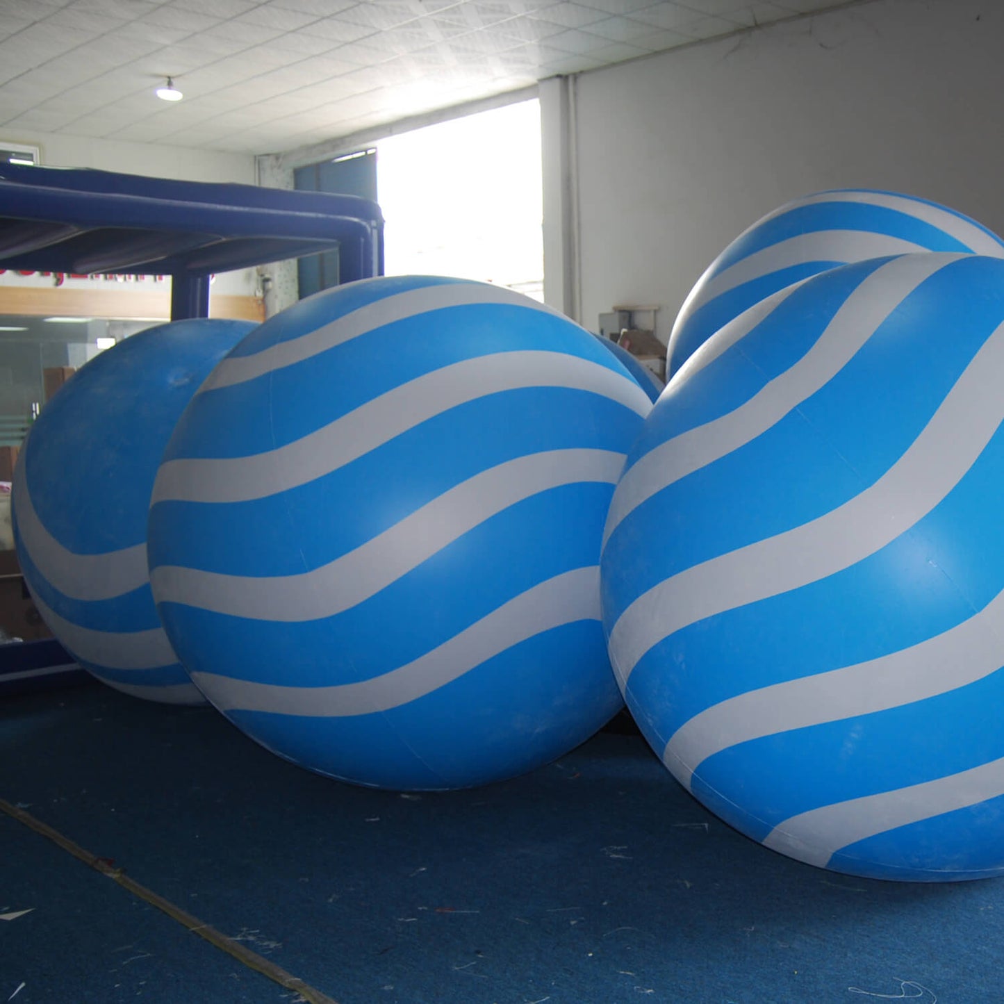 KeepFuns Blue and white striped inflatable advertising ball, large-scale event decoration air model, commercial promotion prop ball