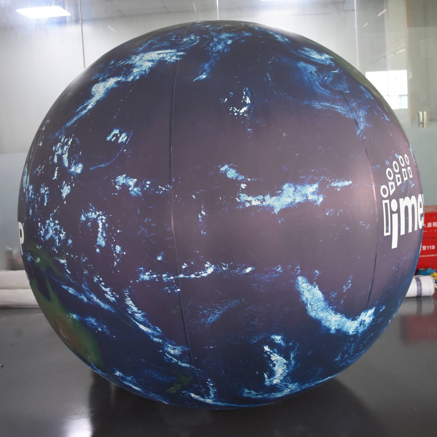 KeepFuns Customizable Earth-shaped inflatable advertising ball, giant inflatable model for brand promotion, planet balloon for corporate event promotion
