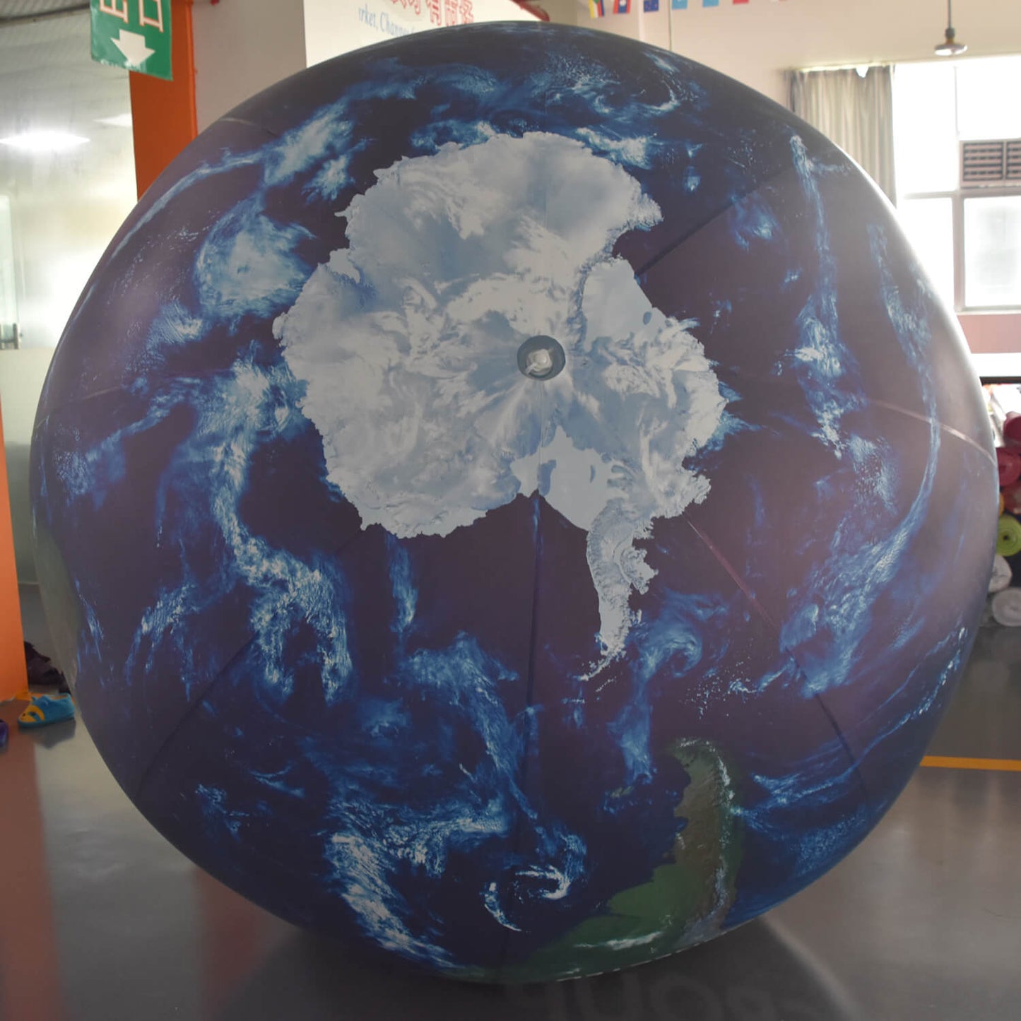 KeepFuns Customizable Earth-shaped inflatable advertising ball, giant inflatable model for brand promotion, planet balloon for corporate event promotion
