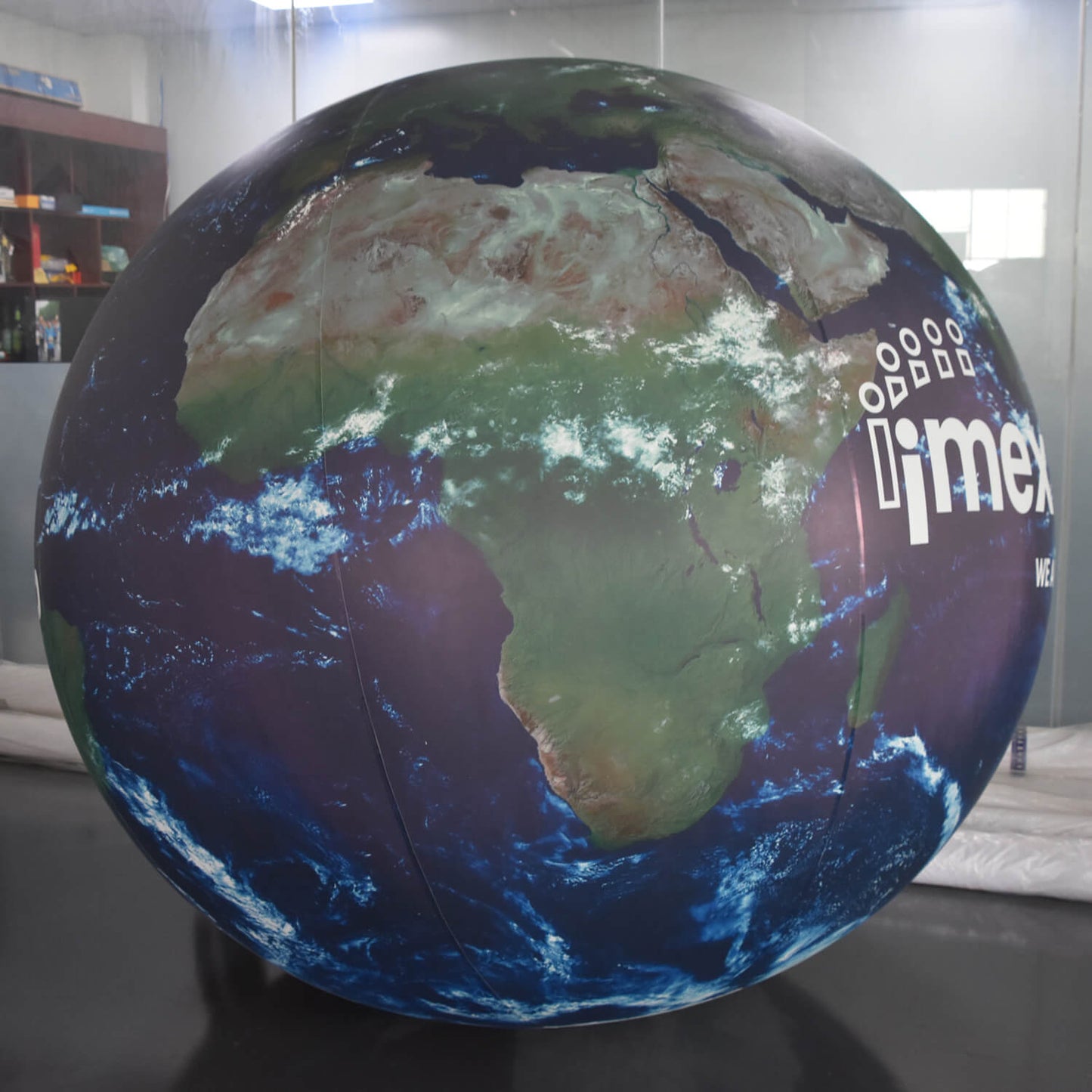 KeepFuns Customizable Earth-shaped inflatable advertising ball, giant inflatable model for brand promotion, planet balloon for corporate event promotion
