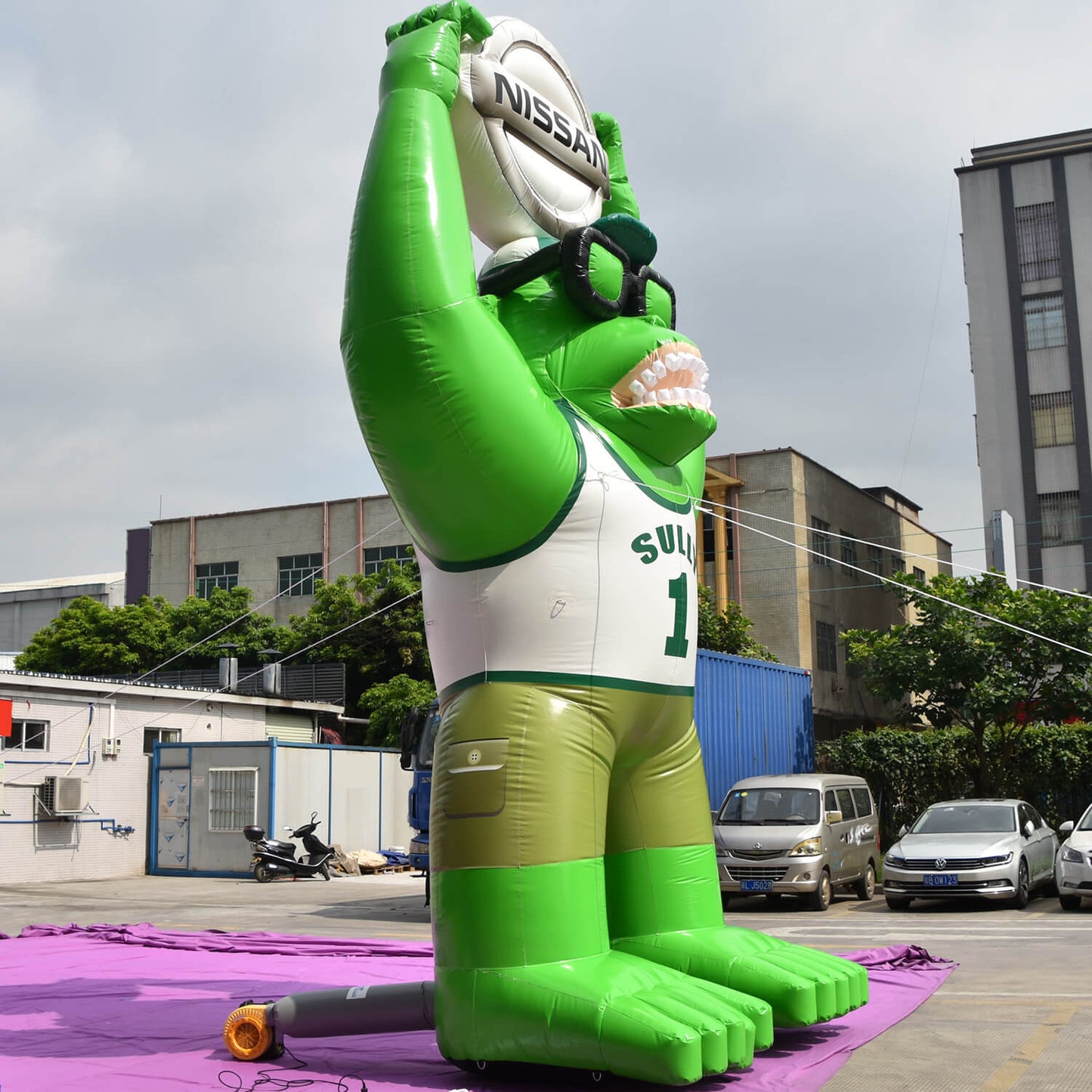 KeepFuns Giant Hulk inflatable model, car brand joint inflatable model, outdoor creative marketing props