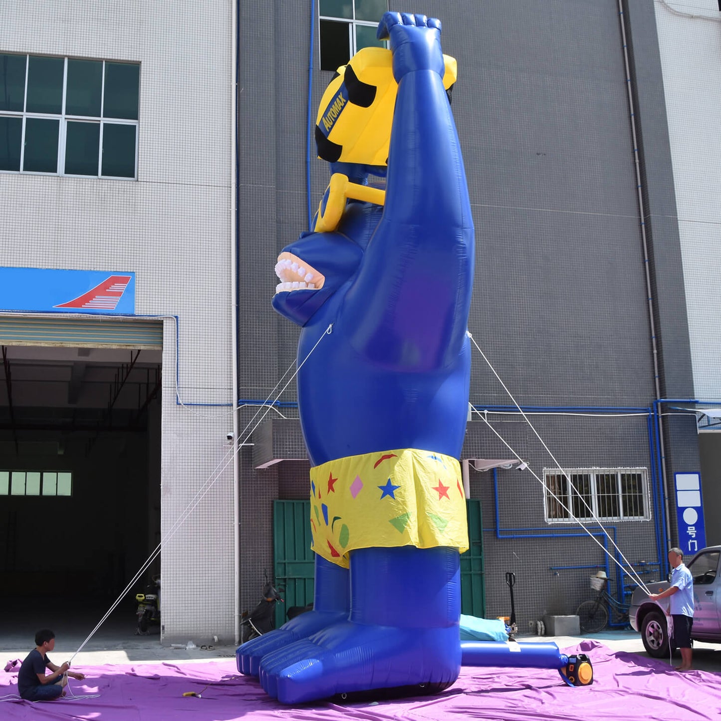 KeepFuns Giant blue inflatable gorilla model, car brand promotional inflatable model, outdoor creative marketing props
