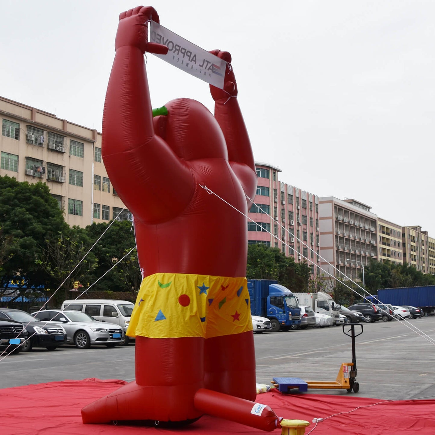 KeepFuns Giant inflatable gorilla model, used car dealer promotional model, creative and eye-catching event props