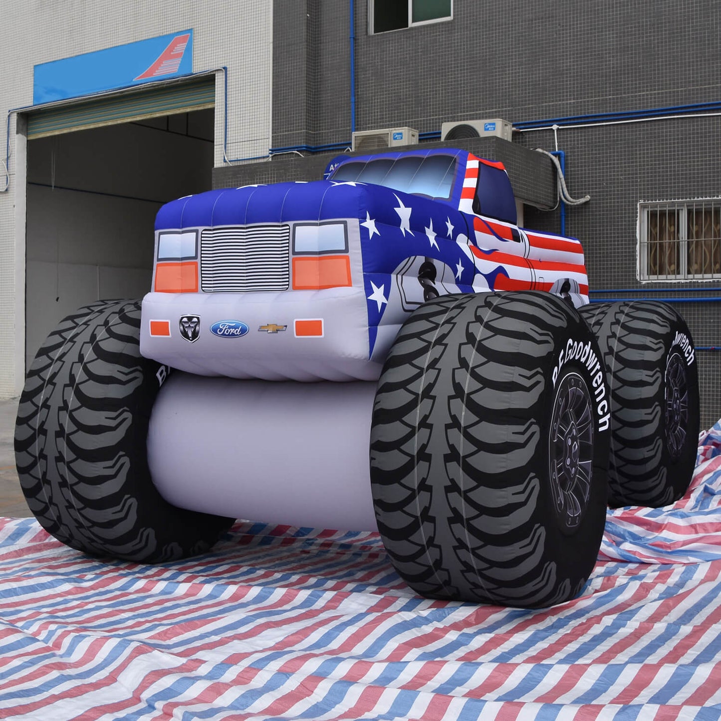 KeepFuns Giant inflatable off-road vehicle model, car brand promotional inflatable model, outdoor auto show props
