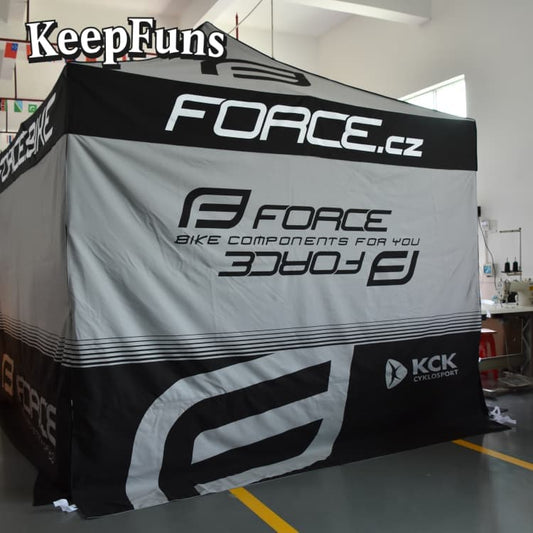 KeepFuns folding tent, which can be customized in size, color and printed content, is easy to set up and lightweight, and is suitable for events such as exhibitions, commercial promotions, and outdoor competitions.