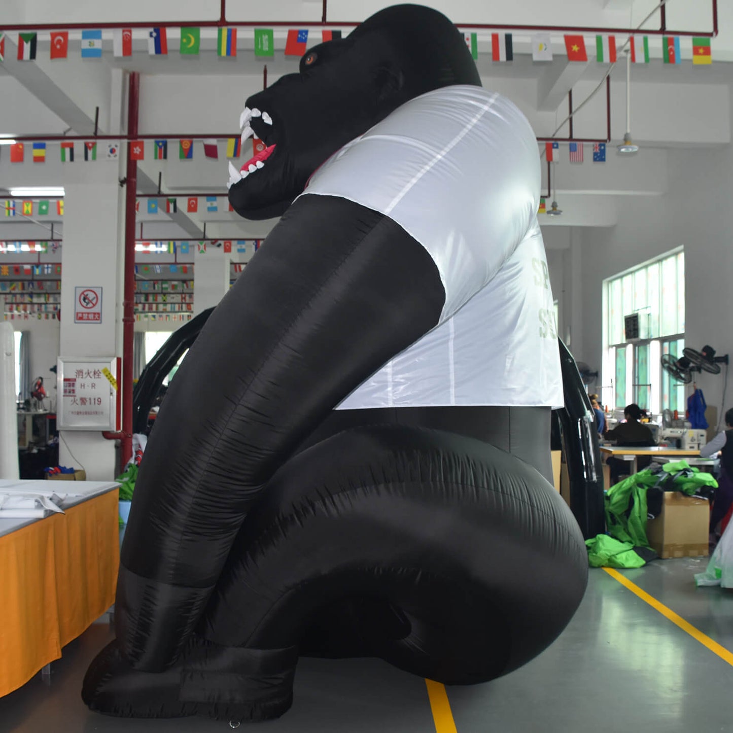 KeepFuns Giant inflatable gorilla model, college team themed inflatable model, eye-catching prop for event promotion