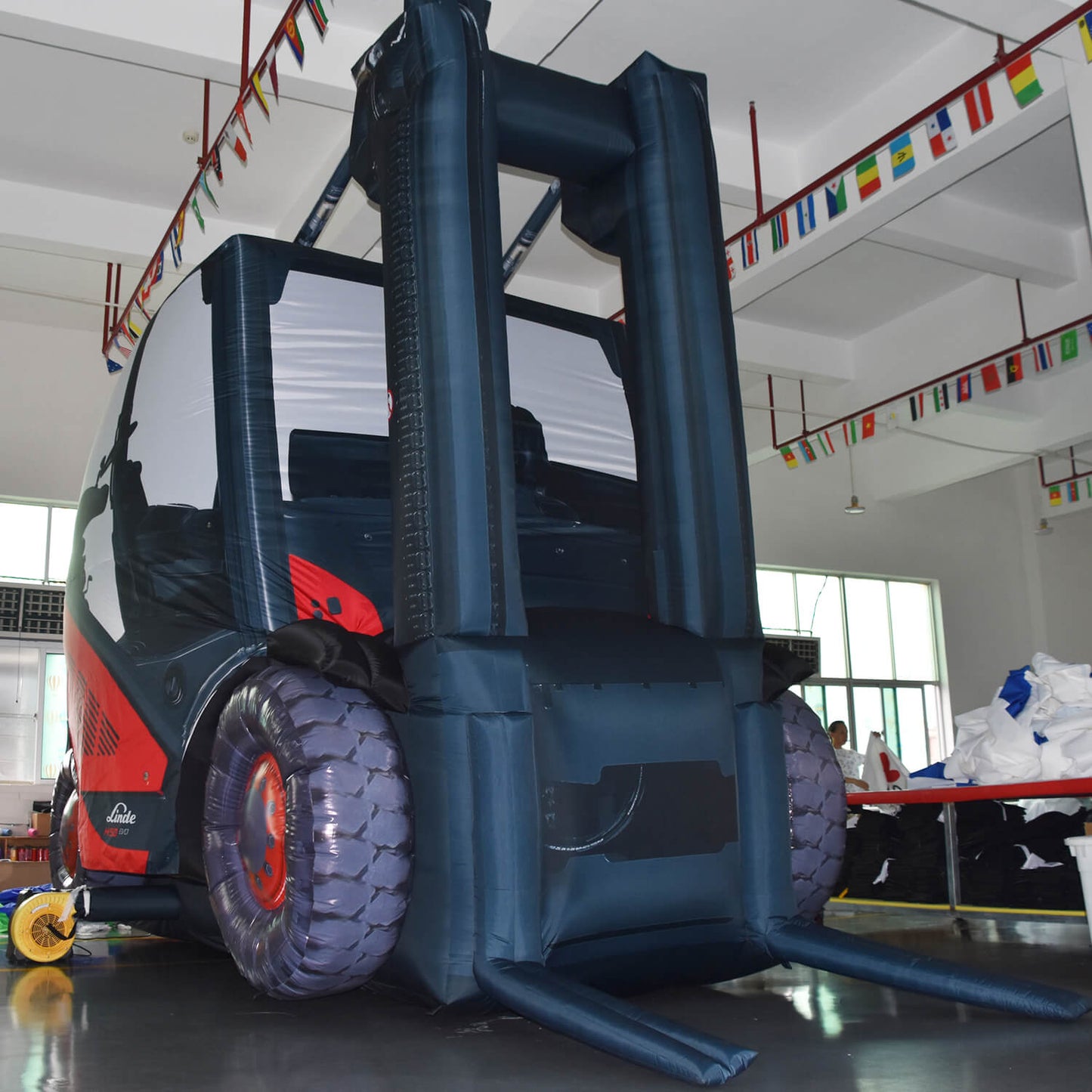 KeepFuns Large inflatable forklift model, industrial equipment promotional inflatable model, factory exhibition display props