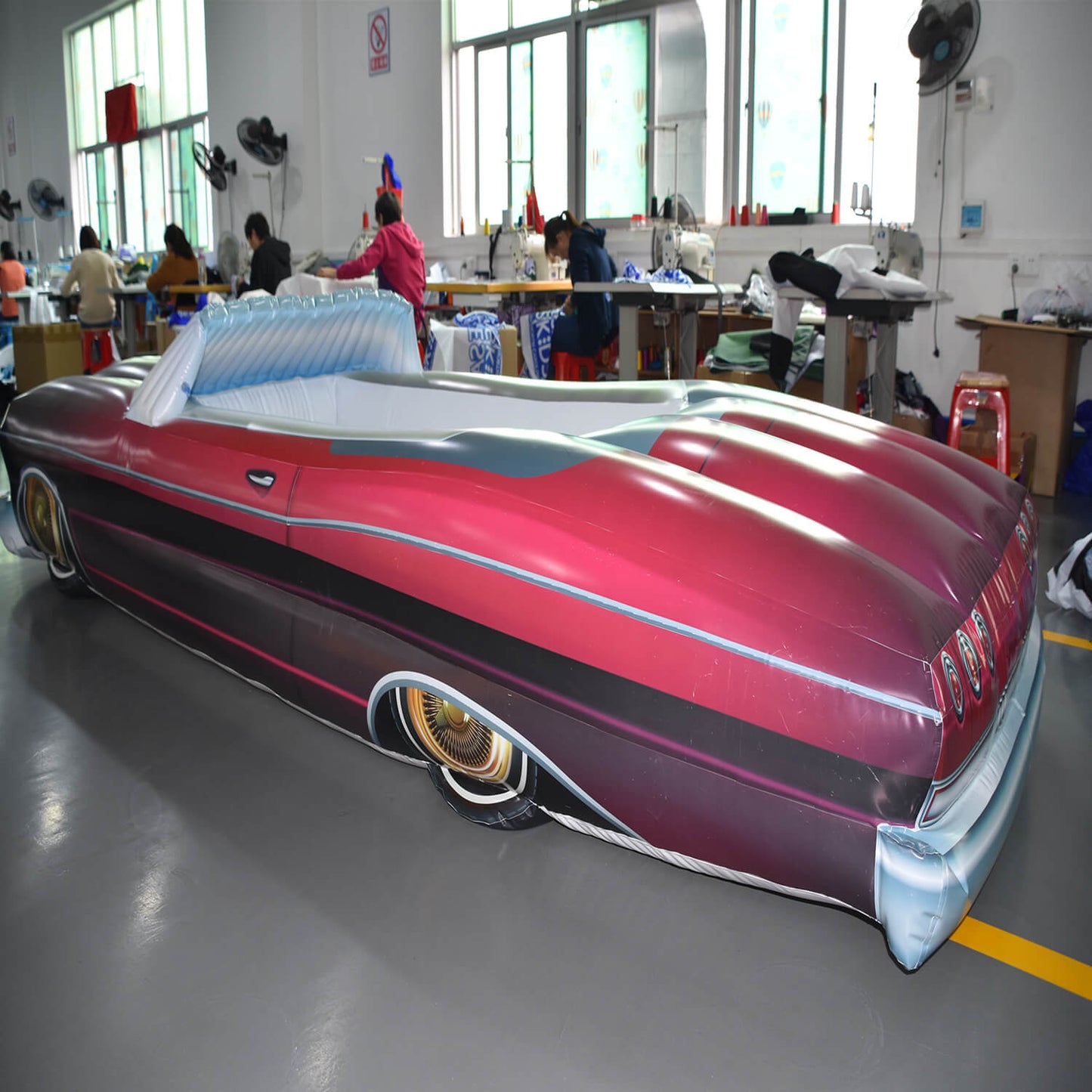 KeepFuns Retro convertible inflatable model, creative pool float, car-themed water toy